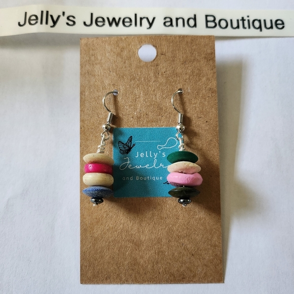 Jelly's Jewelry and Boutique Handcrafted, NWT, Colorful Beaded Hanging Earring - Picture 1 of 3